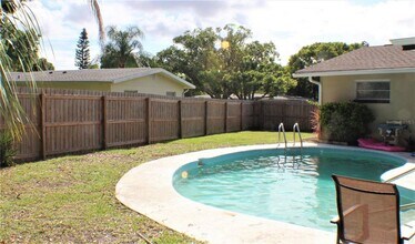 1366 Windsor Dr in Clearwater, FL - Building Photo - Building Photo