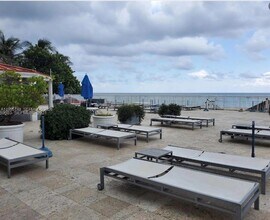 19201 Collins Ave, Unit 302 in Sunny Isles Beach, FL - Foto de edificio - Building Photo