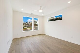 2211 E M. Franklin Ave in Austin, TX - Building Photo - Building Photo