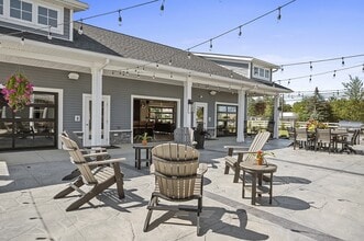 Village at Hinckley Oaks in Hinckley, OH - Foto de edificio - Building Photo