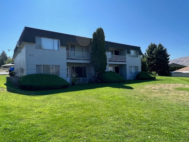 property at 933 N Baker Ave