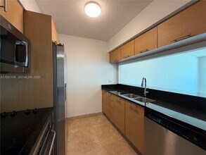 31 SE 5th St, Unit 3009 in Miami, FL - Building Photo - Building Photo