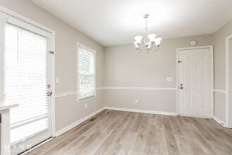 204 Deerlake Dr in La Vergne, TN - Foto de edificio - Building Photo