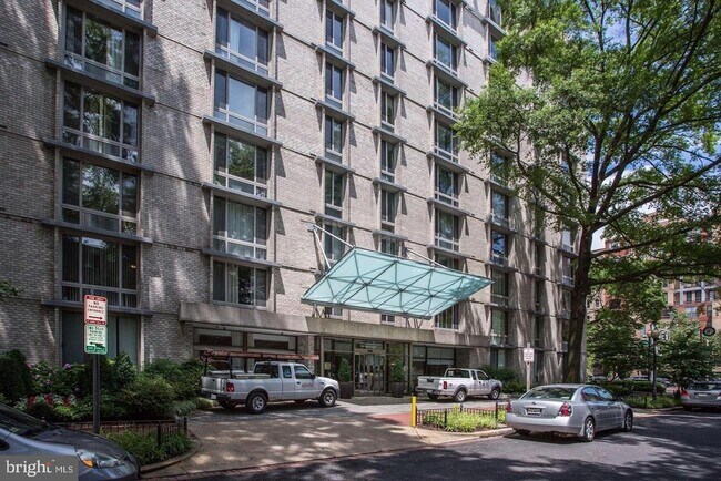 property at 940 25th St NW