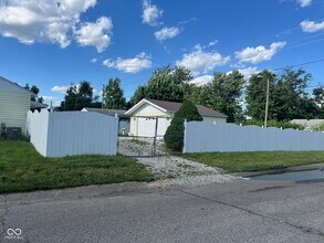 2901 Sangster Ave in Indianapolis, IN - Building Photo - Building Photo