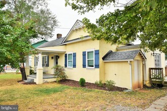 500 E Main St in Berryville, VA - Building Photo - Building Photo