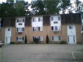 4706 Castlebar St NW in Canton, OH - Foto de edificio