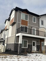 280 Chelsea Rd in Chestermere, AB - Building Photo