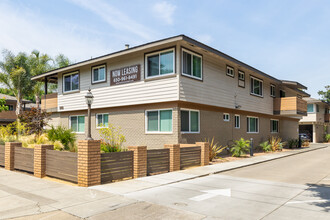 Los Altos Court in Los Altos, CA - Building Photo - Building Photo