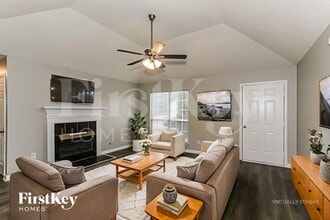 2004 Plantation Pkwy in Moody, AL - Foto de edificio - Building Photo