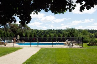 The Pines Apartments in Keene, NH - Foto de edificio - Building Photo