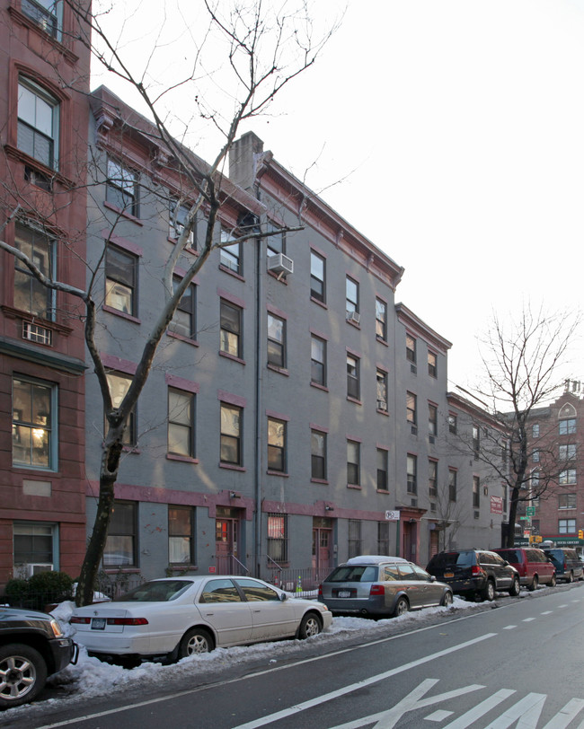 212 Eighth Ave in New York, NY - Foto de edificio - Building Photo