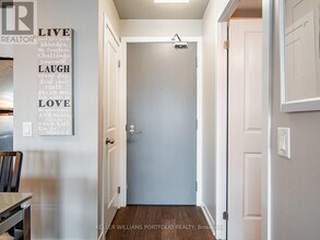 8 Fieldway Rd in Toronto, ON - Building Photo - Building Photo