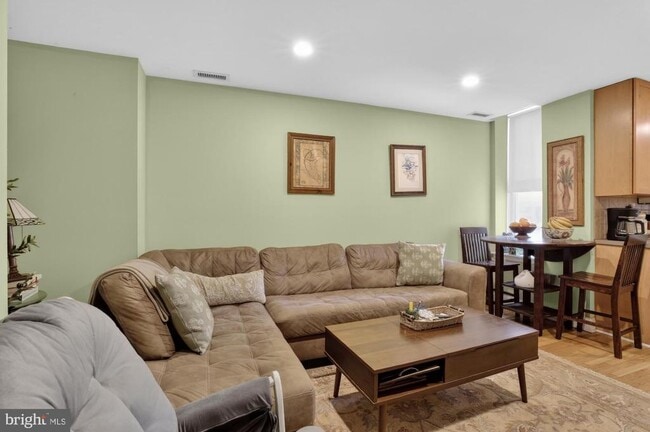 4215 Ridge Ave in Philadelphia, PA - Building Photo - Building Photo