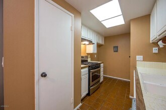 5977 Nelda St, Unit Nelda #3 in Simi Valley, CA - Building Photo - Building Photo