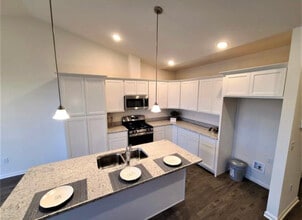 401 Cadence Cir in Lake Geneva, WI - Building Photo - Building Photo