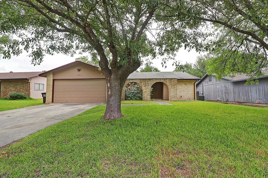 1074 Frost Fire in San Antonio, TX - Building Photo