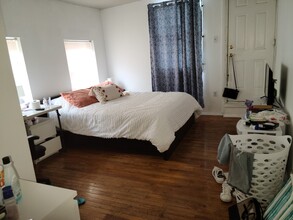 810 S 4th St, Unit Third floor in Philadelphia, PA - Building Photo - Building Photo