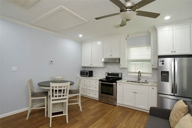 3710 Yellowstone Blvd in Houston, TX - Building Photo - Building Photo