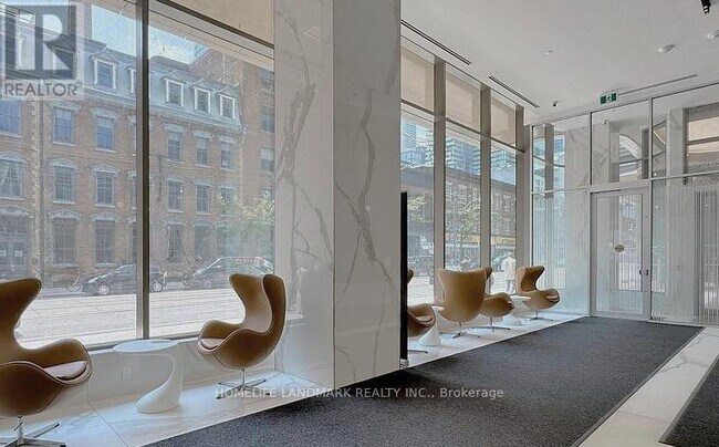 88 Queen St W in Toronto, ON - Building Photo - Building Photo