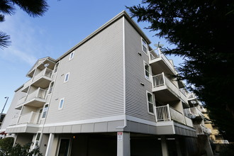 Raleigh Manor Apartments in Seattle, WA - Foto de edificio - Building Photo