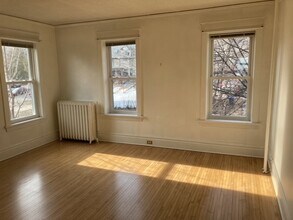 1810 Jefferson St, Unit B in Duluth, MN - Foto de edificio - Building Photo