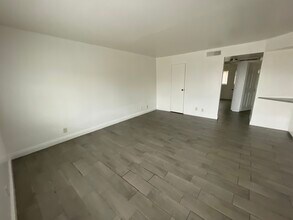 4961 Apollostar Ct, Unit 3 in Las Vegas, NV - Building Photo - Building Photo