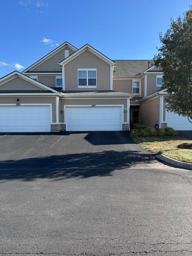 3229 Rossmore Cir in Powell, OH - Building Photo - Building Photo