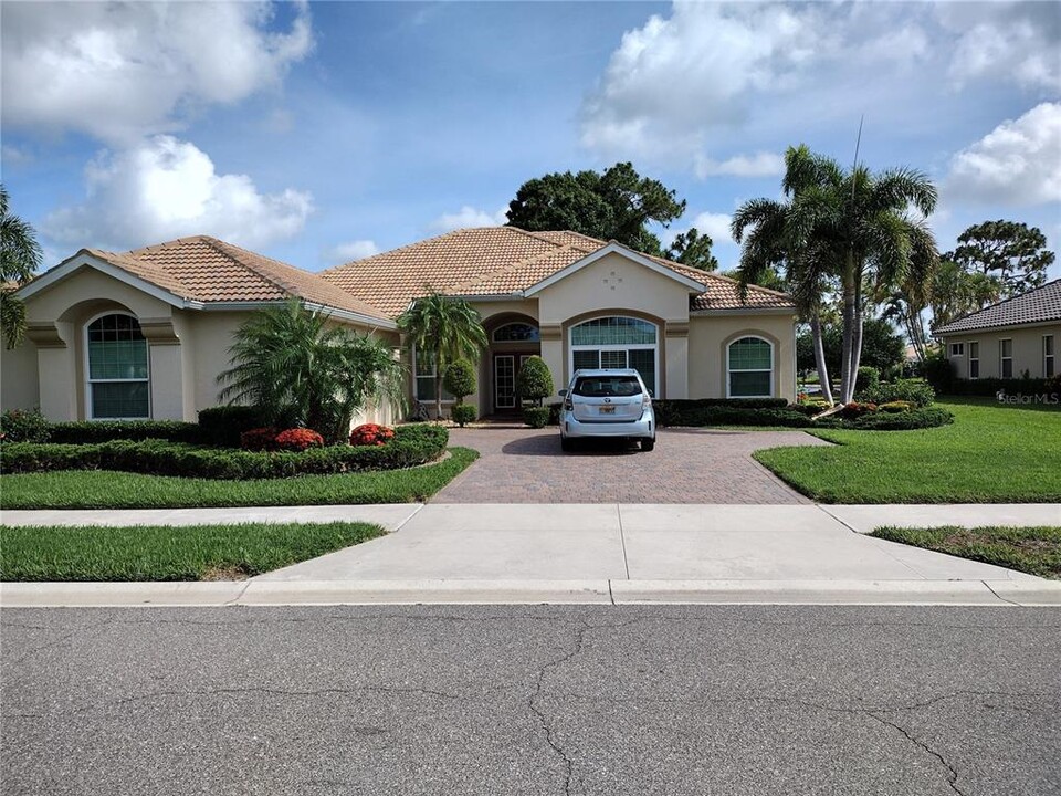 1005 Grouse Way in Venice, FL - Foto de edificio