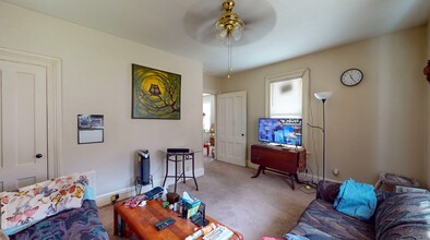 60 Divinity St in Bristol, CT - Building Photo - Interior Photo