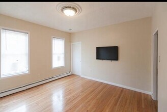 195 Maverick St, Unit 1 in Boston, MA - Building Photo - Building Photo