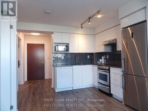 160 Flemington Rd in Toronto, ON - Building Photo - Building Photo