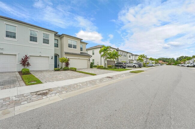 6112 Rancho Ln in Greenacres, FL - Foto de edificio - Building Photo