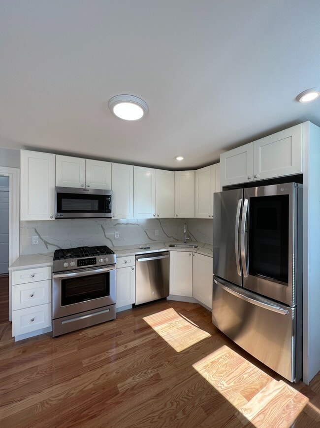 3 Mossland St, Unit 3 in Somerville, MA - Building Photo - Building Photo