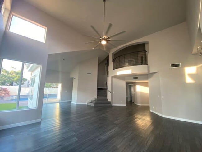 8132 Bay Harbor Dr in Las Vegas, NV - Building Photo - Building Photo