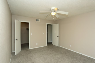 Boca Vista Apartments in Tulsa, OK - Building Photo - Interior Photo