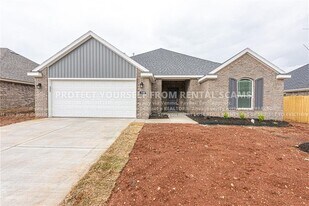 371 W Tyler Rd in Farmington, AR - Building Photo