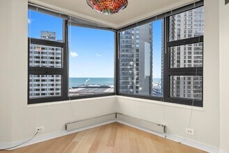 401 E Ontario St, Unit 2409 in Chicago, IL - Building Photo - Building Photo