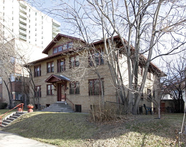 Elmhurst Apartments in Denver, CO - Foto de edificio - Building Photo