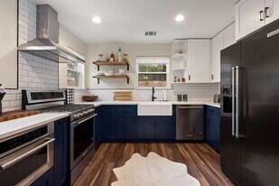 306 Irma Dr in Austin, TX - Building Photo