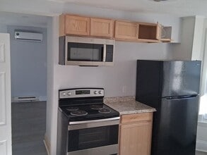 33-35 Essex Ct in Lynn, MA - Building Photo - Building Photo