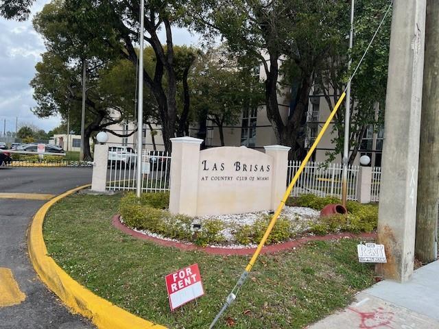 7125 NW 186th St, Unit B401 in Hialeah, FL - Building Photo