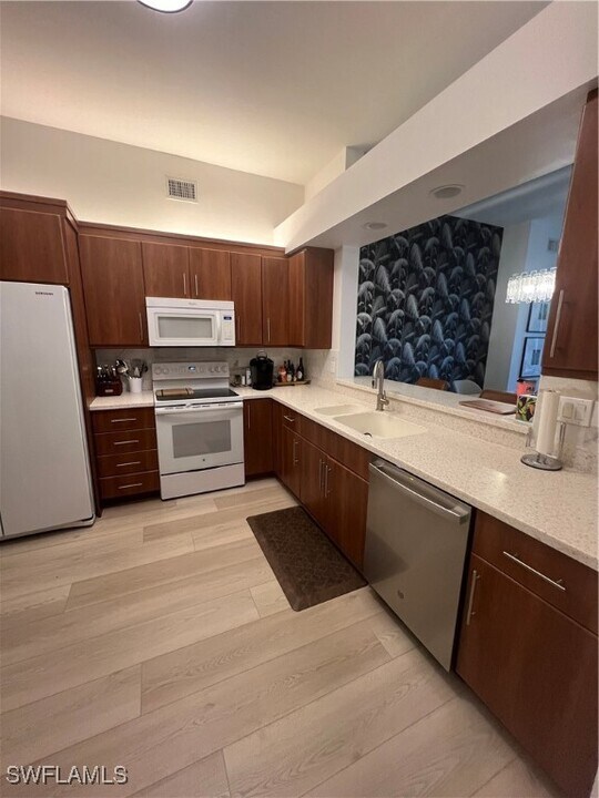 749 Bentwater Cir in Naples, FL - Foto de edificio