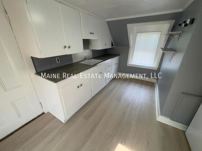 225 Center St