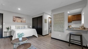 1352 Clarence Ave in Lakewood, OH - Building Photo