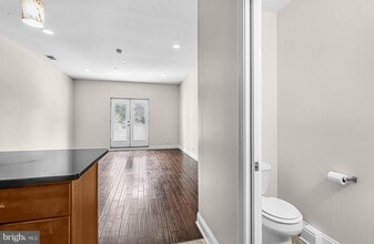 2050 Frankford Ave in Philadelphia, PA - Building Photo - Building Photo
