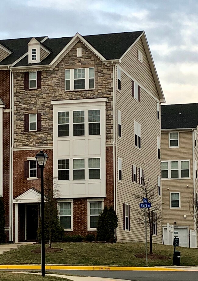 44114 Vaira Ter Rentals in Chantilly, VA