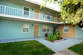 Greenway in Sarasota, FL - Foto de edificio - Building Photo
