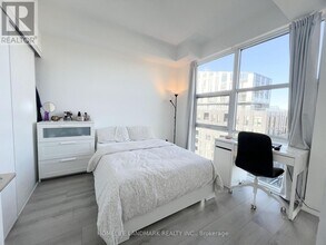 814-1787 ST CLAIR Ave in Toronto, ON - Building Photo - Building Photo