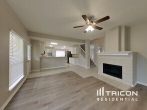 1647 Churchill Ln in Mansfield, TX - Foto de edificio - Building Photo
